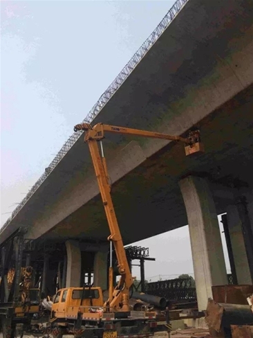 大桥高空作业