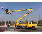高空车出租案例：修路灯